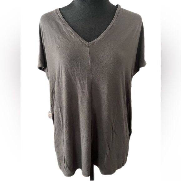 Banana Republic Tops - Women’s Banana Republic Gray V-Neck Top size medium
